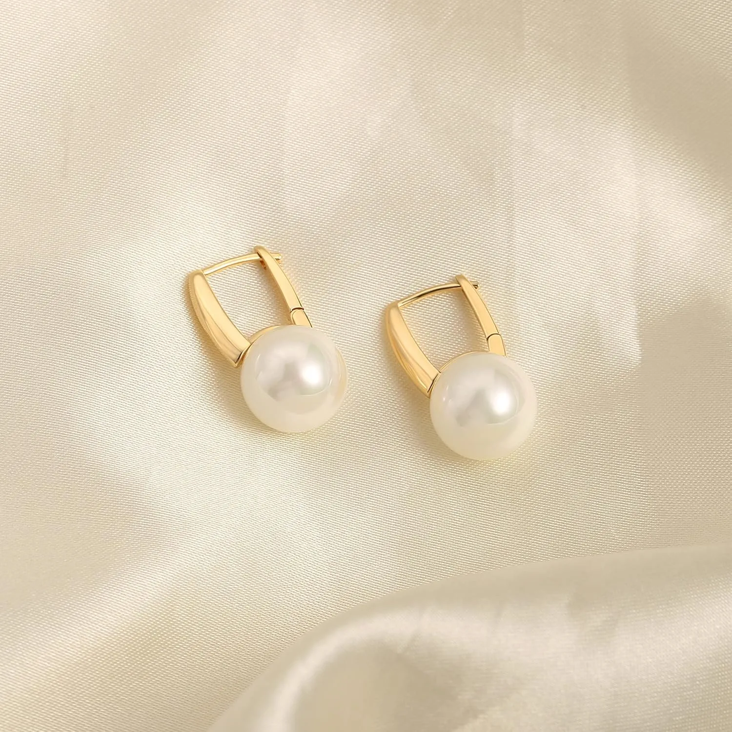 18K Gold Plated Chunky Hoop Earrings Simple Thick Huggie Earrings for Women Elegant Minimalist Jewelry