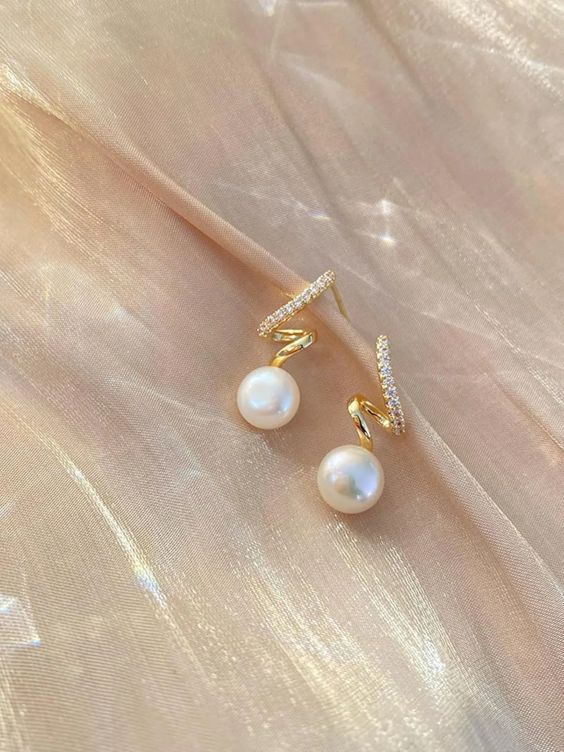 18K Gold Vermeil Twisted Diamond-Style Pearl Earrings ?C Luxury Fashionable Pearl Stud Earrings for Women, Elegant French-Inspired Design