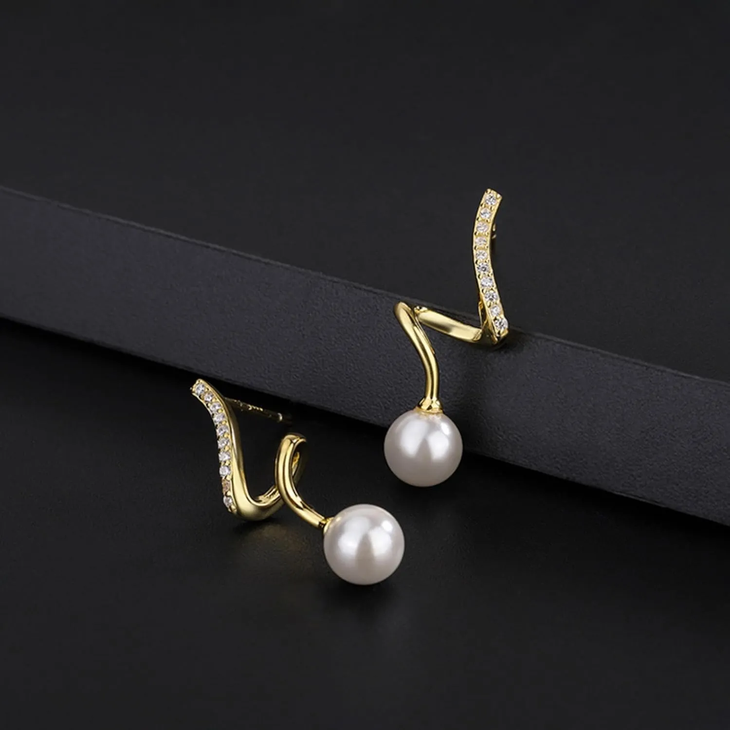 18K Gold Vermeil Twisted Diamond-Style Pearl Earrings ?C Luxury Fashionable Pearl Stud Earrings for Women, Elegant French-Inspired Design