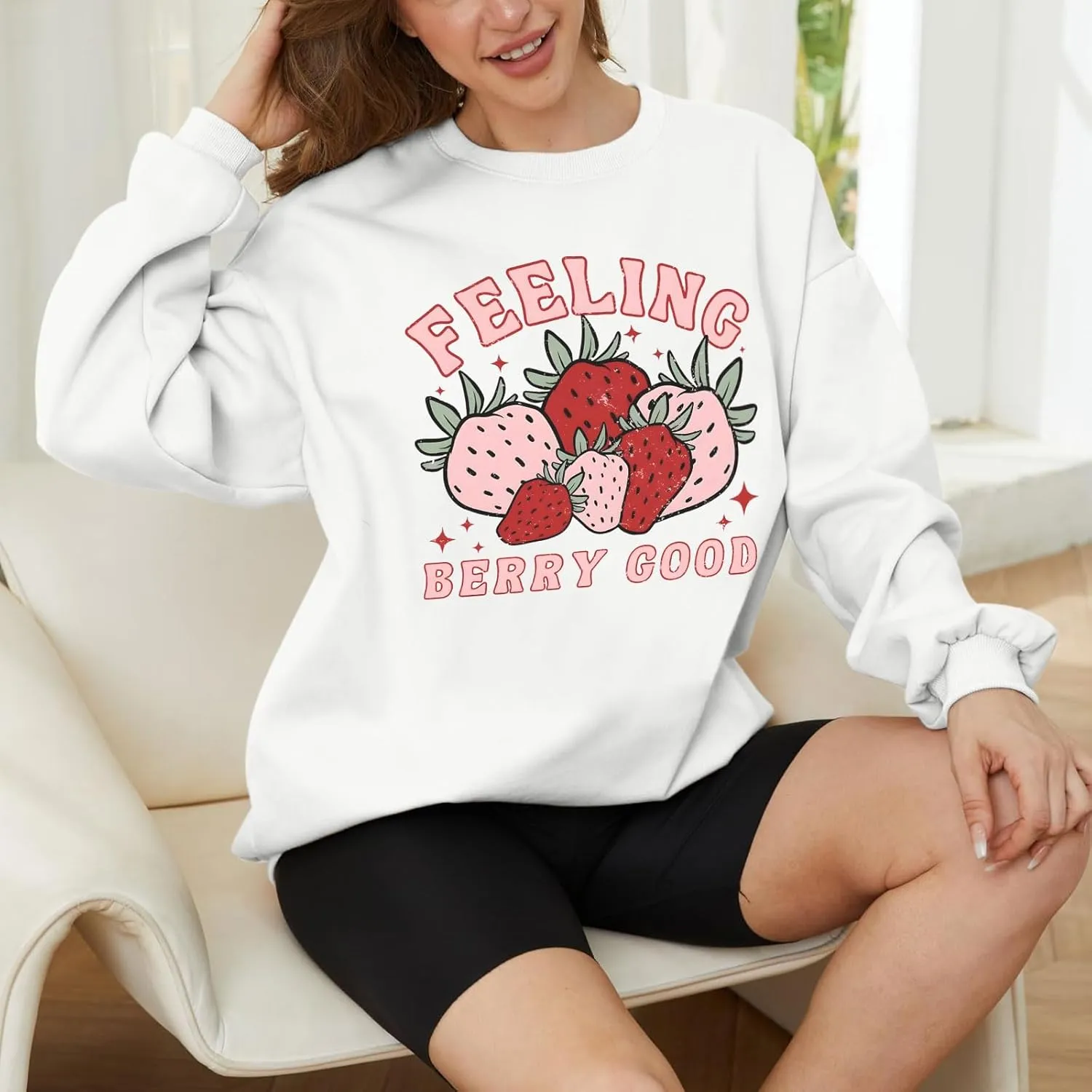 Cute Strawberry Graphic Crewneck Sweatshirts For Women Kawaii Aesthetic Printed Sweatshirt Trendy Long Sleeve Shirt