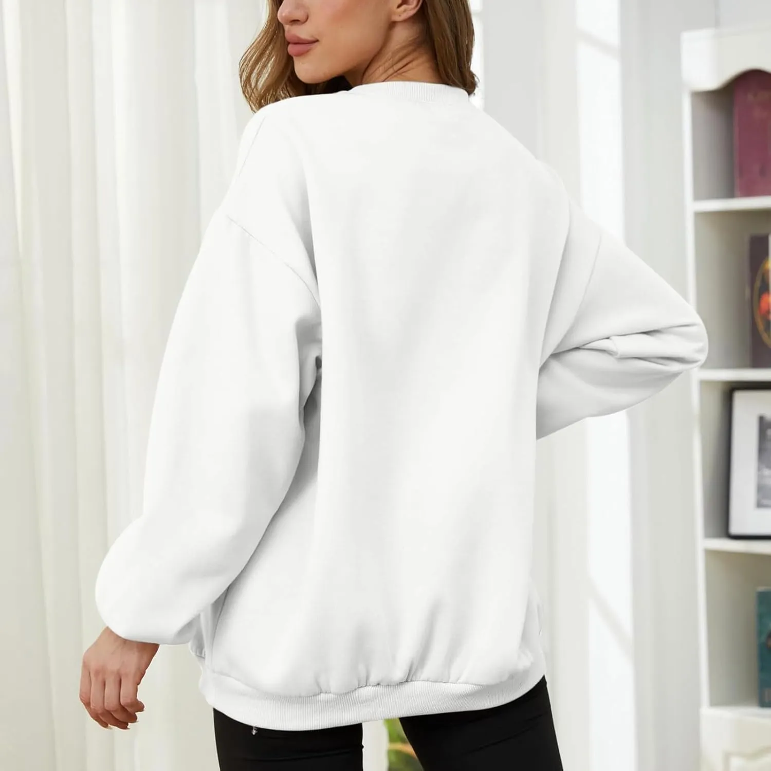Cute Strawberry Graphic Crewneck Sweatshirts For Women Kawaii Aesthetic Printed Sweatshirt Trendy Long Sleeve Shirt