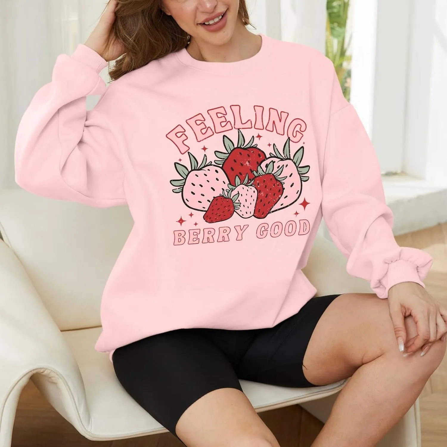 Cute Strawberry Graphic Crewneck Sweatshirts For Women Kawaii Aesthetic Printed Sweatshirt Trendy Long Sleeve Shirt