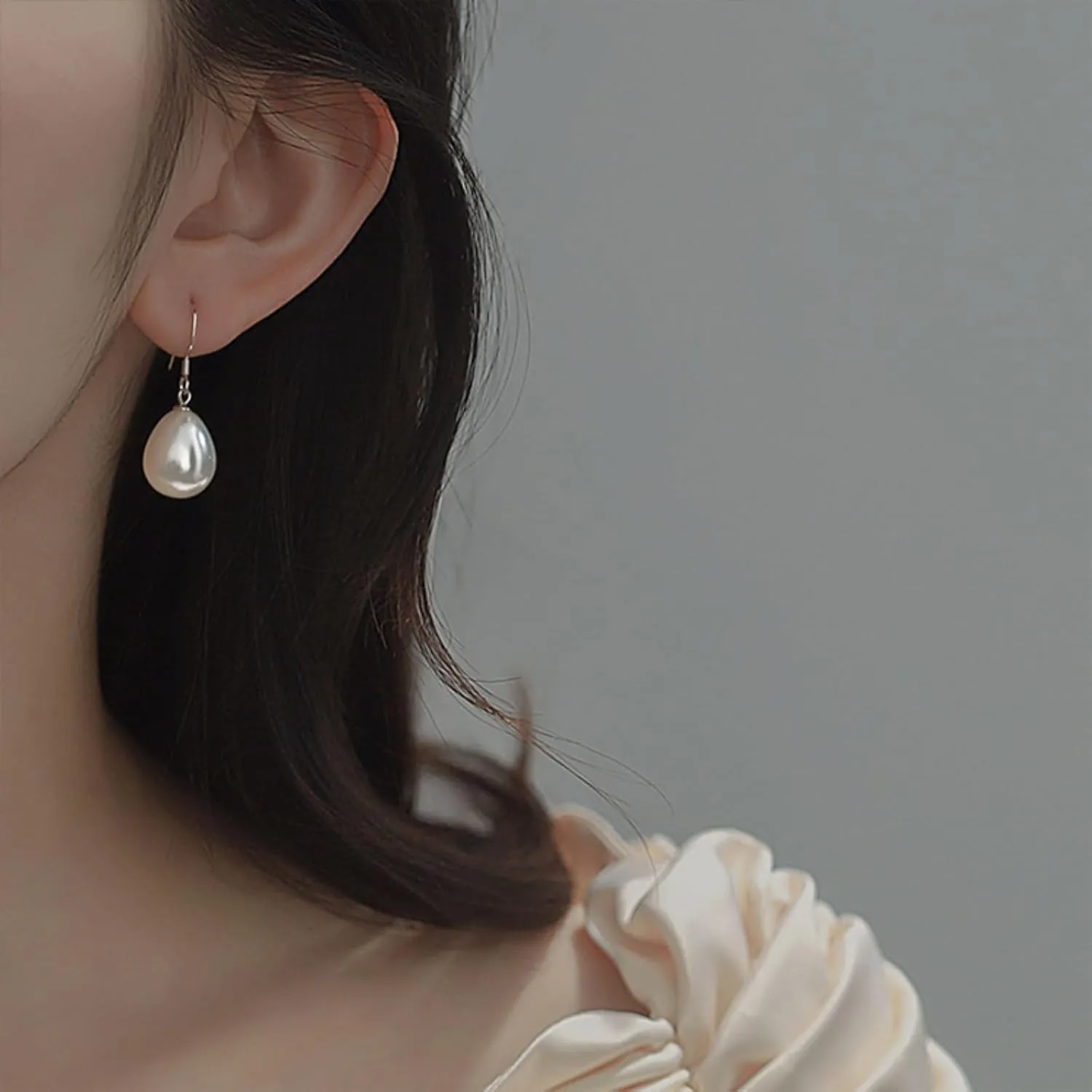 Dainty Pearl Earrings for Women,Elegant Pearl Hook Drop Dangle Earring Vintage Statement Wedding Bridal Earrings Hypoallergenic Pearl Jewelry