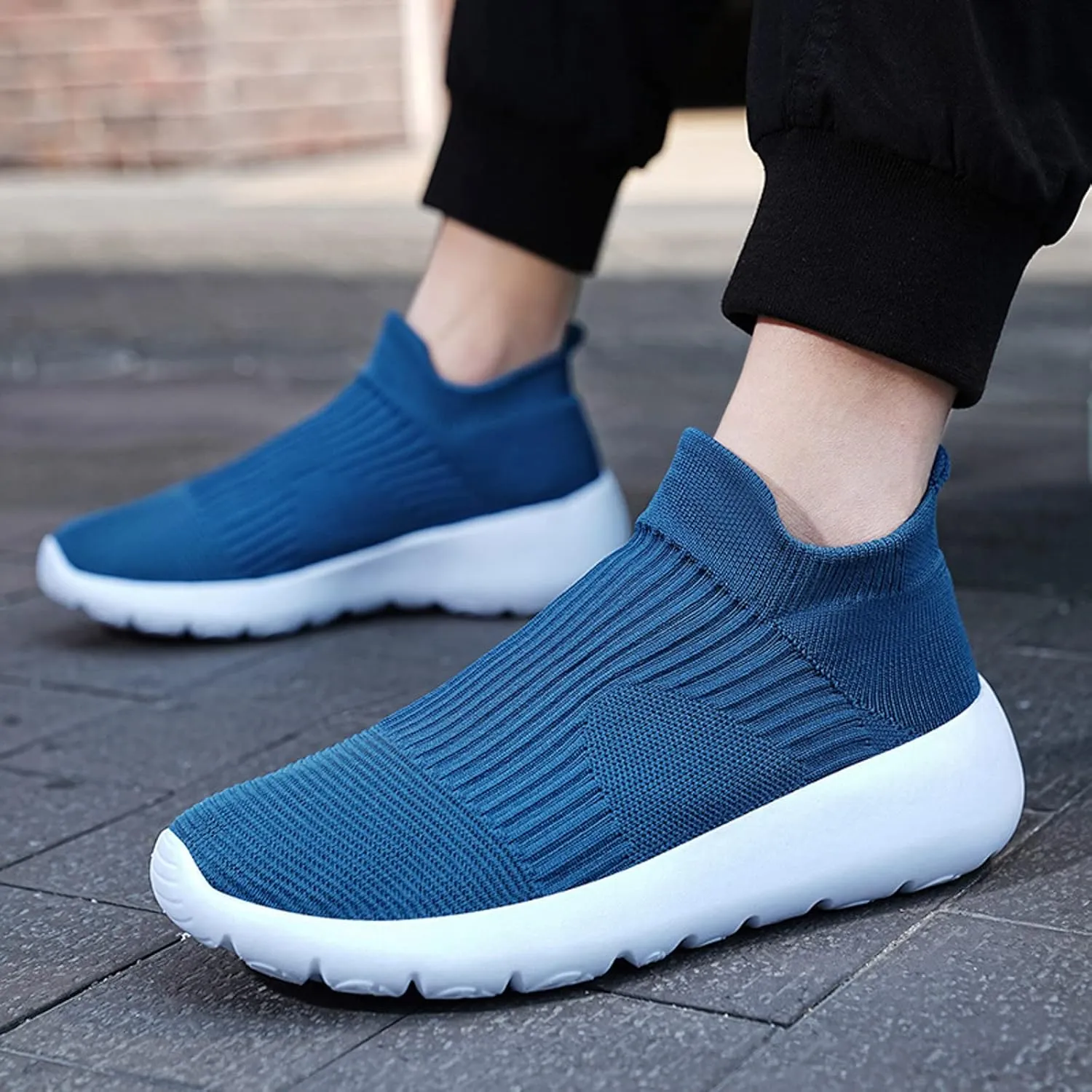 Men Sports Shoes New Pattern Summer Mesh Breathable Comfortable Simple Solid Color Slip On Fashion Sneaker Men Casual