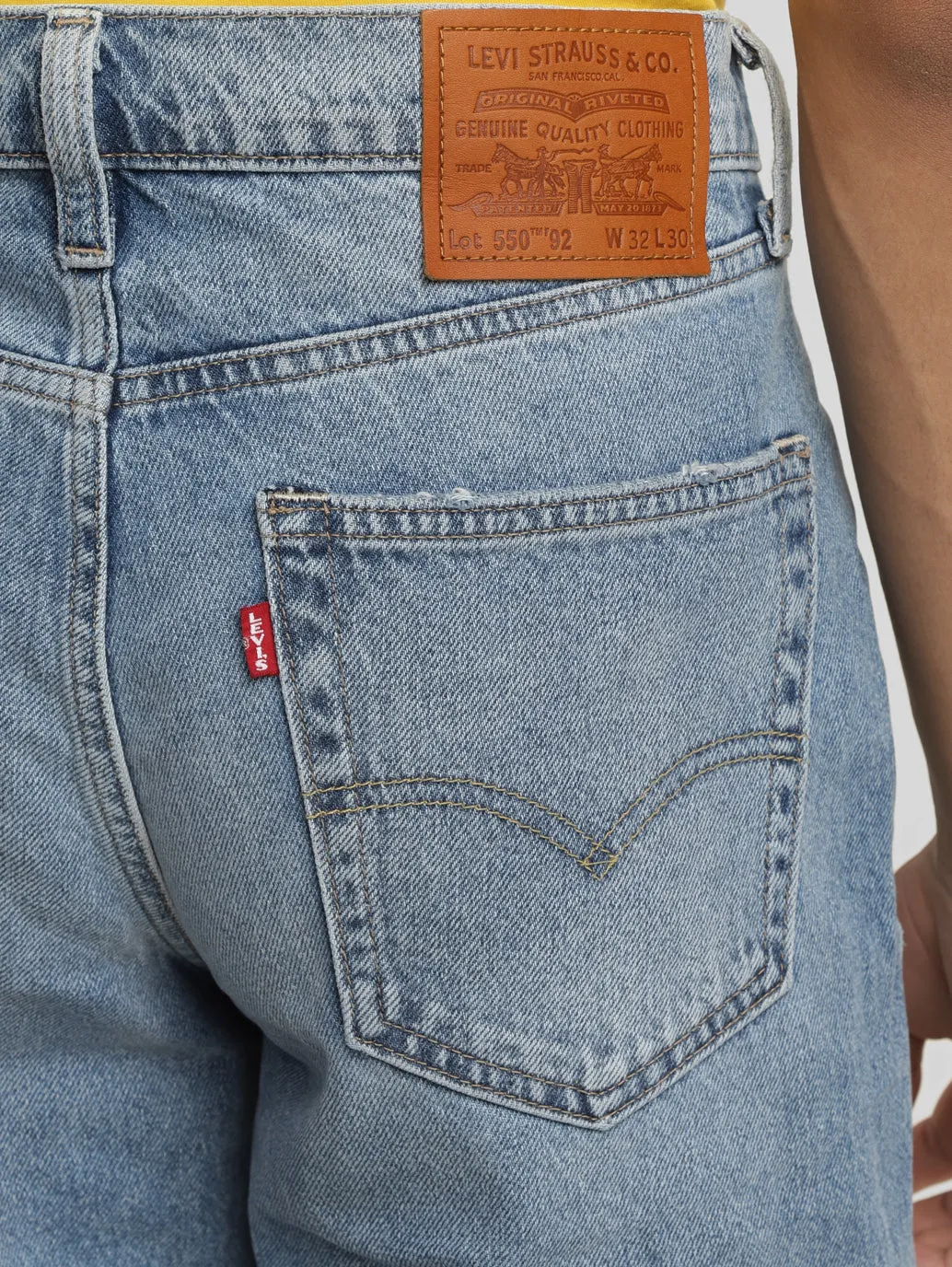 Men's 550 Light Blue Relaxed Fit Mid Rise Jeans