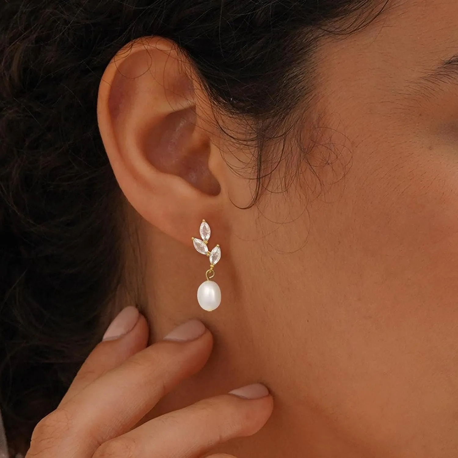 Pearl Earrings for Women Trendy, 14k Gold Plated Freshwater CZ Leaf Pearl Dangle Drop Gold Earrings Lightweight Hypoallergenic Stud Earring Bridesmaid Wedding Gold Jewelry for Women Gifts